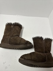 Kid’s Uggs Bailey Button Brown Winter Shearling Boots, Size 1