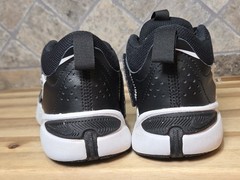 Nike Team Hustle D11 Low Black White – DV8994-002 Size 1 Youth Leather