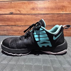 Nike Team Hustle Quick 2 GS Kids 7Y Black Turquoise Basketball Shoes
