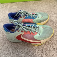 Nike Freak 4 Se Size 6y Eur 38.5 Green Red Blue Purple Yellow Colorful