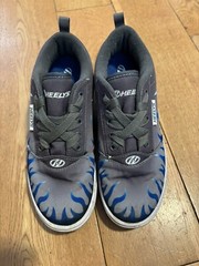 HEELYS Wheeled Shoes YOUTH 5 Blue FLAMES Boys Flat Skates Original Roller
