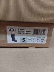 UGG Women’s Bailey Button Triplet boot, Size 5, Grey 1962 Y