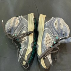 Vasque Kids Boots Gray and Tan Boy Size 4 Preowned Good Condition Waterproof