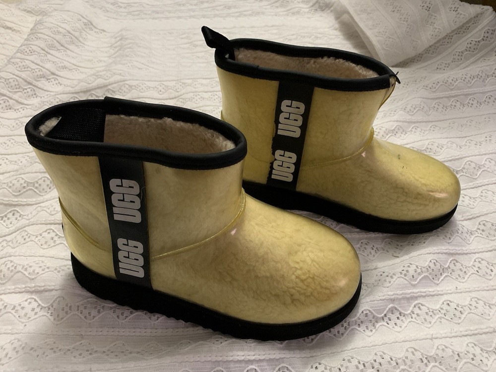 UGG Beige Black Faux Shearling Classic Clear Mini II Boots Kids 2