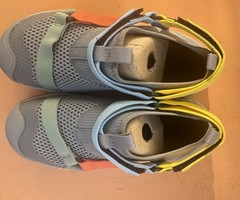 TEVA Kids Outflow Universal Closed Toe Sandals US 2 Grey Multi Water Shoes NEW