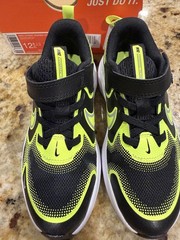 Nike Cosmic Runner Youth Size 12.5c Shoes Black/Neon Yellow NEW NEVER BEEN WORN