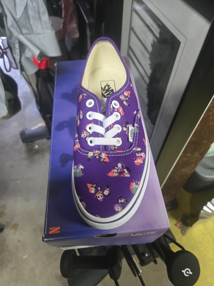 KPop Demon Hunters Purple Vans Old Skool Shoes Size 7 New **IN HAND** W/ POSTER