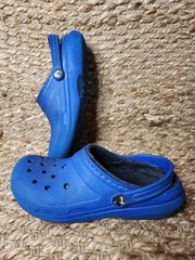 Crocs Classic Comfort Clog Unisex Size J4 Blue Fur Lined Fuzzy Warm Shoes