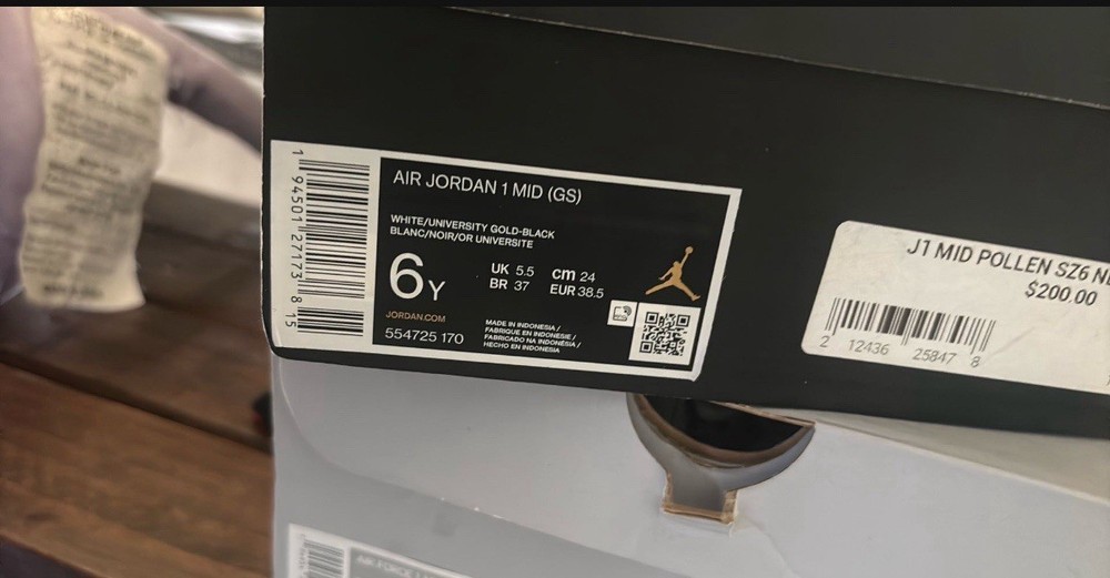 Size 6 (GS) – Jordan 1 Mid Gold