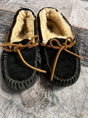 Uggs Kids Dakota black moccassin Size 1