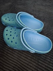 Crocs Kids Size 5/7 They Run Small Please See Photos Blue/Teal Sparkly Light Blu
