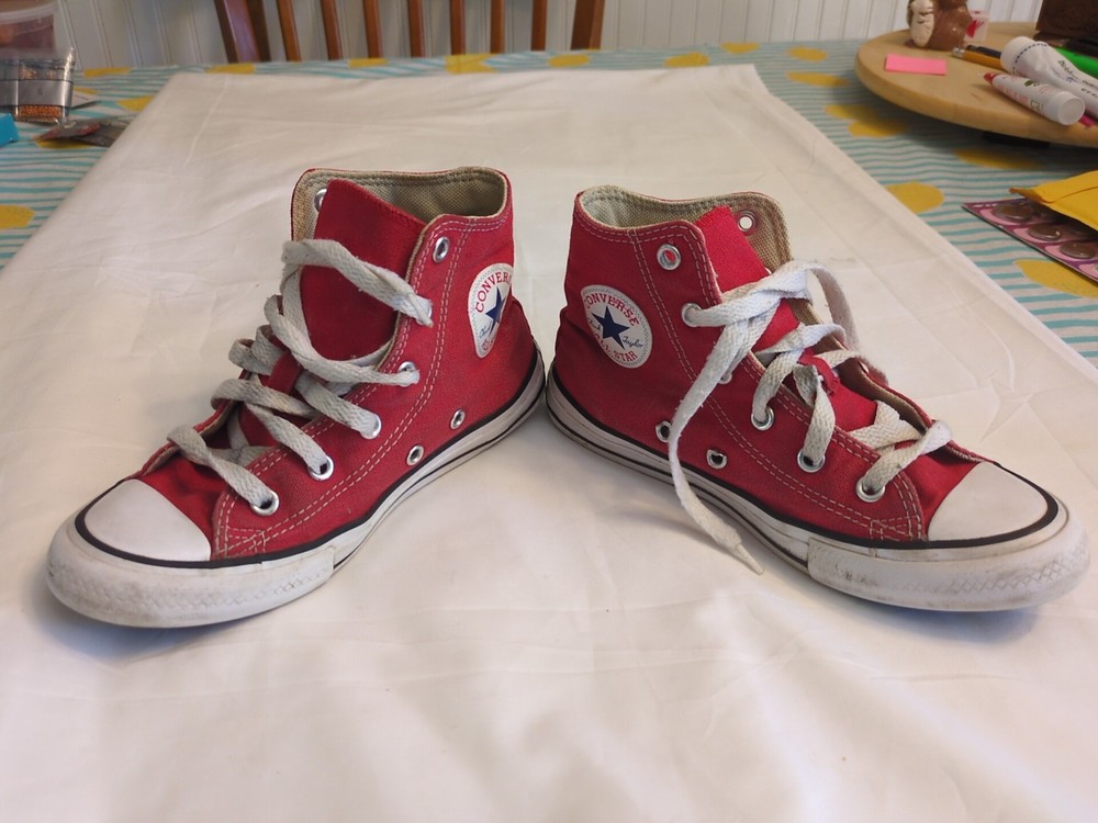 Red Converse Chuck Taylor All Star Size 1 YOUTH