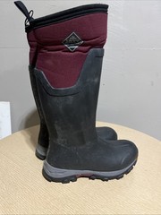 Muck Boots- Size 7