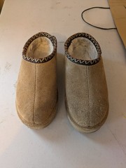 Bearpaw Martis Cocoa Shearling Slippers, Size 2, Platform Lined