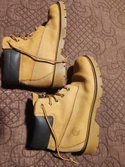 TIMBERLINE WATERPROOF WORKBOOTS. SIZE2.5 GENTLY USED