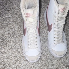 Nike Blazer Mid ’77 Unisex Kids White/Pink High Top Sneaker US 4.5Y DA4086