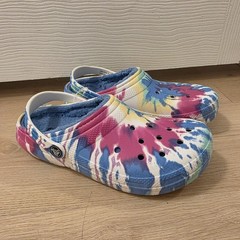 Crocs Junior White Blue Pink Tie Dye Artsy Fur Lined Slip On Clogs Size 5