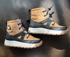 Sorel Youth Whitney III Mid WP. Insulated And Waterproof Snow Boots. Size 3. NWT