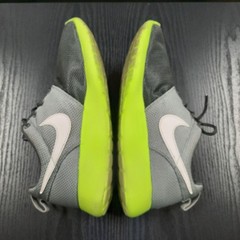 Nike Roshe One GS Youth Size 5Y Cool Grey Volt Neon Green Running Shoes 599728