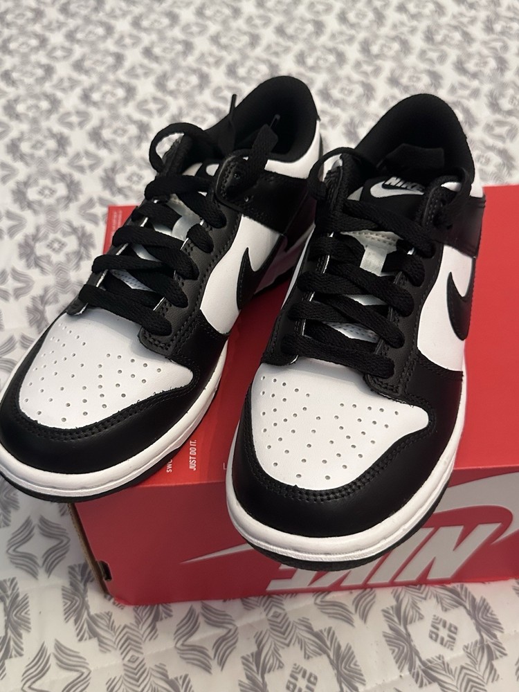 Nike Panda Youth Size 4 New With Box