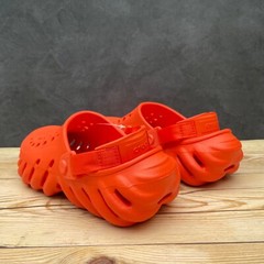 Crocs Echo Clog Color: Lava Orange Kids Size J5 / Women’s Size 7