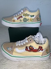 VANS Old Skool x Sesame Street Elmo Sneakers Kids Size 12.5 Classic Skate Shoes