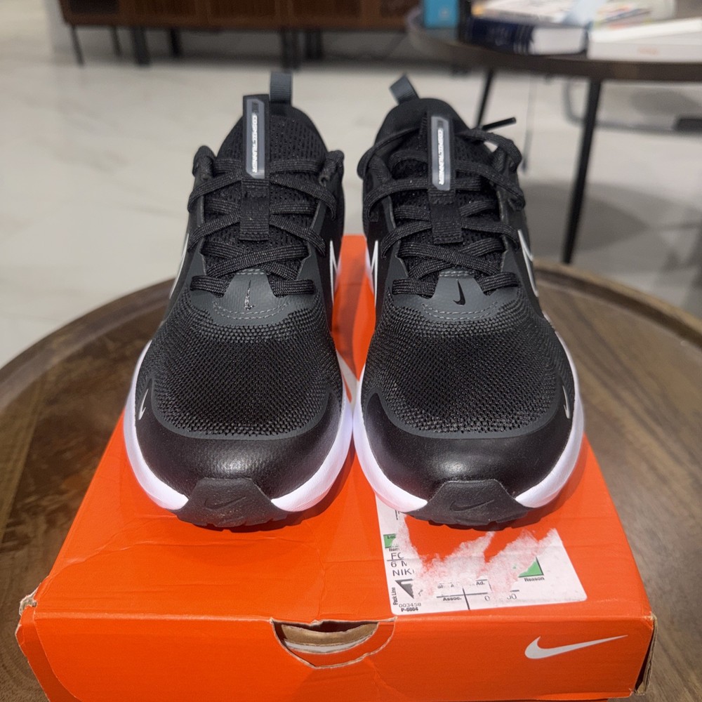 Nike Cosmic Runner GS Youth Size 6Y Black White Running Shoes HM4402-003