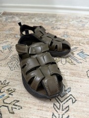 Sandals For A Boy Size 11