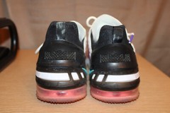 NIKE LeBron 18 PS ‚Graffiti‘ CW2760-900 Big Kids Shoes US 7Y EU 40 Purple