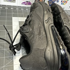 Nike Air Max 270 React Triple Black Athletic Shoes 7 Y Womens 8.5