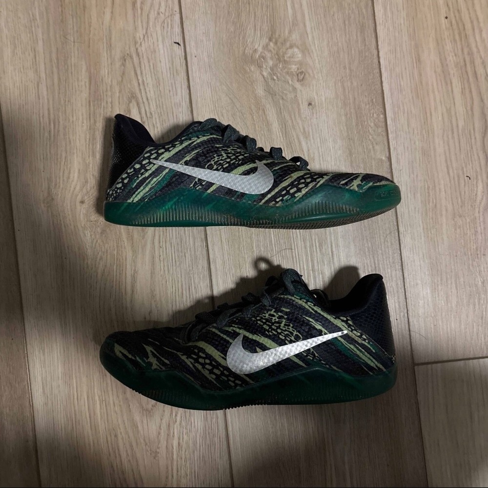 Kobe 11 size 5Y “Green Snake”