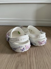 crocs butter fly sparkle shaker clog. Kid size C11 and J3