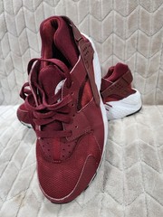 NIKE Running Shoe Maroon Huarache Size 6Y 654275-802