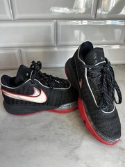 Nike LeBron XX (GS) University Red Dq8651 001￼size 6.5Y
