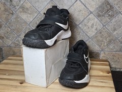 Nike Team Hustle D11 Low Black White – DV8994-002 Size 1 Youth Leather