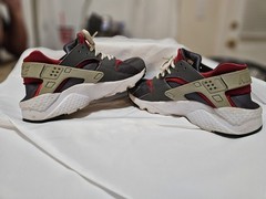 Size 5.5 (GS) – Nike Huarache Run Low Dark Smoke Grey University Red