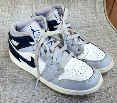 AIR JORDAN SNEAKERS DQ8423-104 Retro 1 MID Wolf Grey/Blue, Size 4.5Y