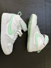 Nike Size 5 Excellent Condition. Teal/White