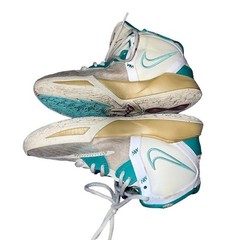 Nike Kyrie and Sue Bird  Infinity Golden Tribute sneakers youth size 4