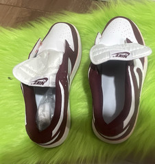 Nike Unisex Kids Low Top Sneaker Hook & Loop White/Burgundy US 6.5 Logo