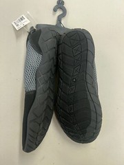 Wave Zone Boys Girl Surfer Swim Water Shoes Kids Size 2 Black NWT