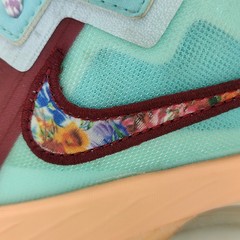 Nike LeBron 18 Low x Mimi Plange Daughters 2021 Youth Sz 7/ EU 40 Flwr Sneakers