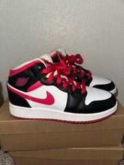 Size 5 (GS) – Jordan 1 Mid White Very Berry