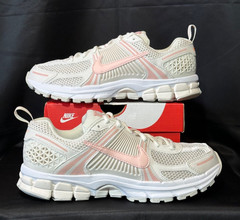 Nike Zoom Vomero 5 Phantom Echo Pink (GS) – Size 7Y/8.5W (HF6998-003) (0236)