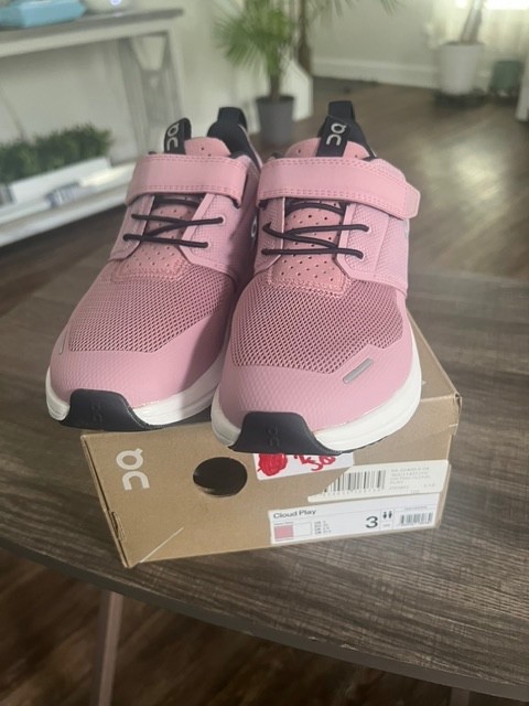 On Cloud Cloud Play Size 3Y Zephyr / White