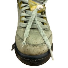 PREOWNED Nike Air Jordan 5 Retro (GS) 440888-300 Size 5y