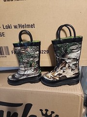 Austin Trading Co Real Tree Camouflage Rain Boots Rubber Shoes Youth Size 6