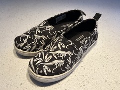 Toms Black White Alpargata Glow In The Dark Dino Slip On Sneakers Youth Sz 1 US