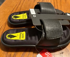 NEW-Under Armour Mercenary Slides-Choice of Big Kid Size 1Y, 4Y or 5Y-Black