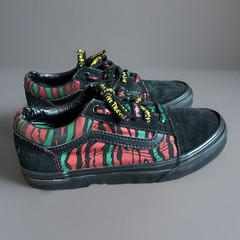 VANS A Tribe Called Quest Black Red Green Sneakers Youth Size 2